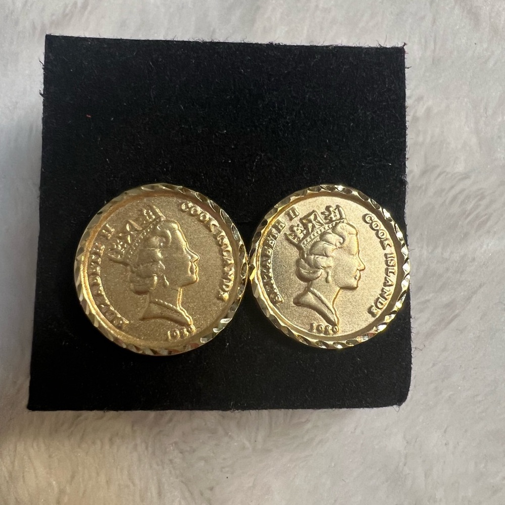 18k Saudi Gold Earrings with Queen Elizabeth imprint